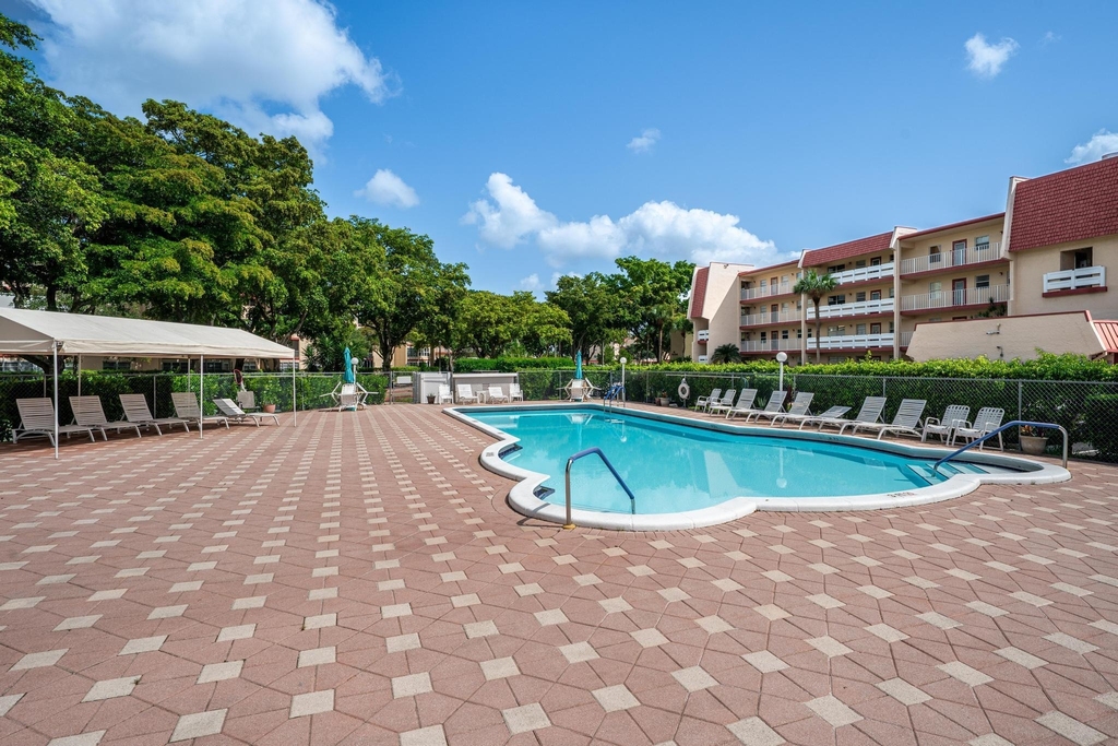 1010 Country Club Drive - Photo 16