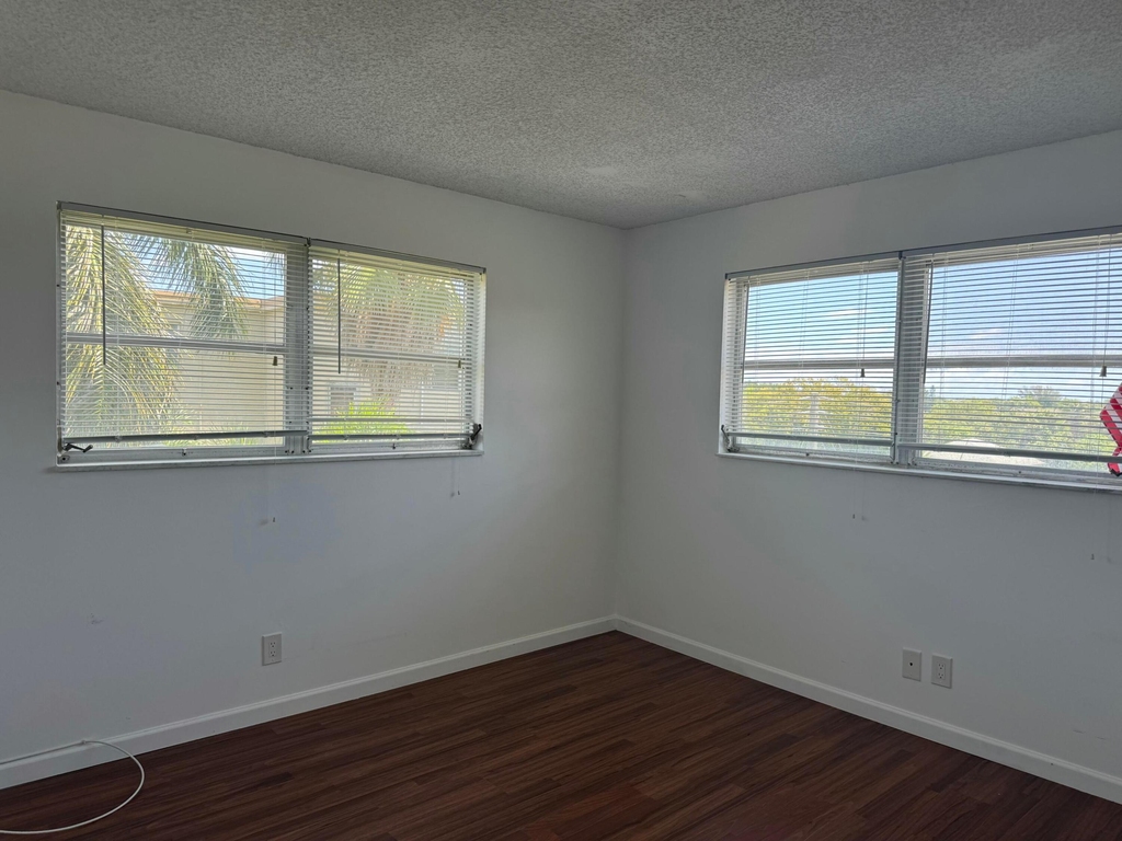 2615 Ne 3rd Court - Photo 17