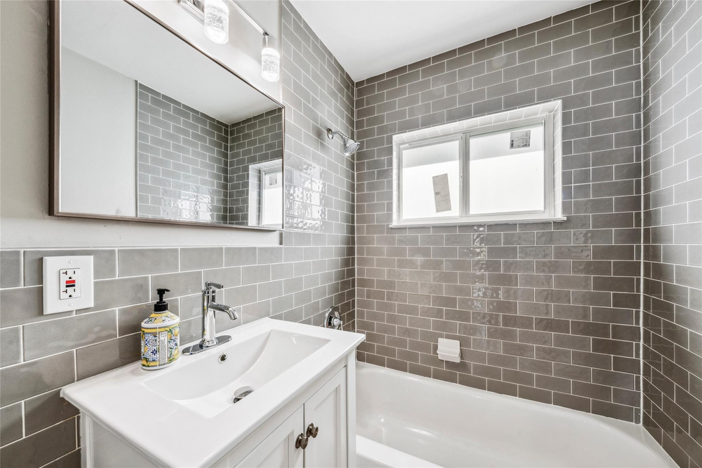 4800 Ne 4th Avenue - Photo 7