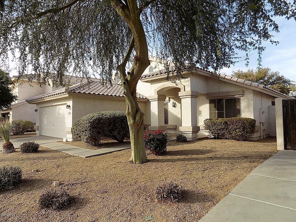 1110 W Raven Drive - Photo 0