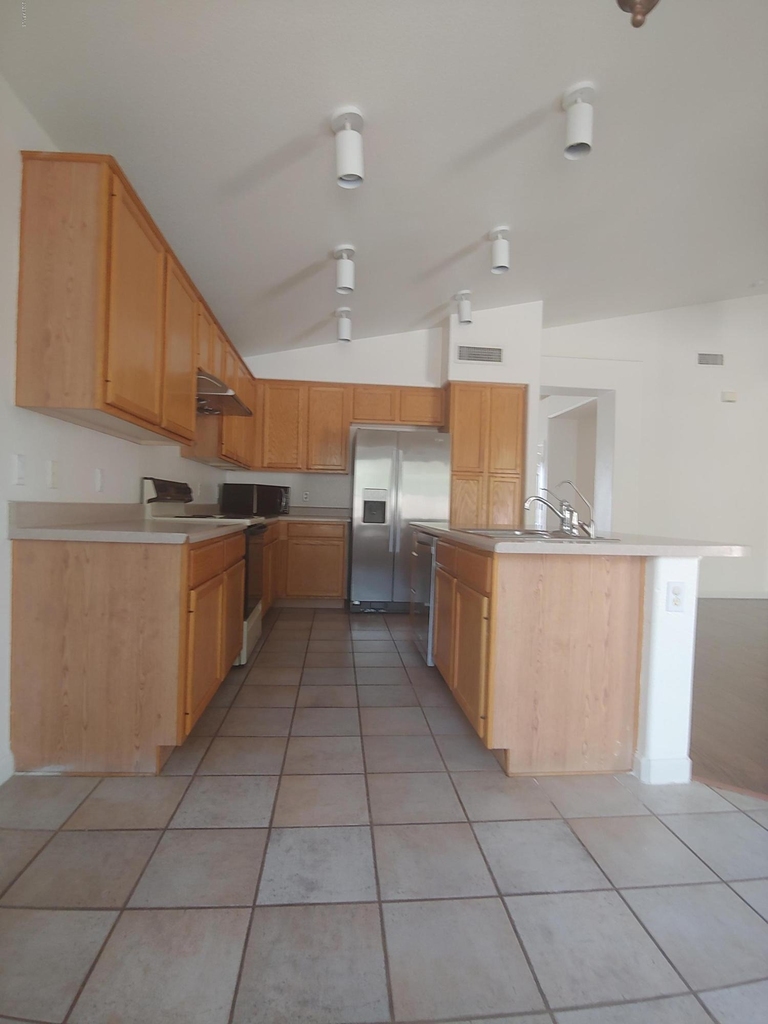 1110 W Raven Drive - Photo 7