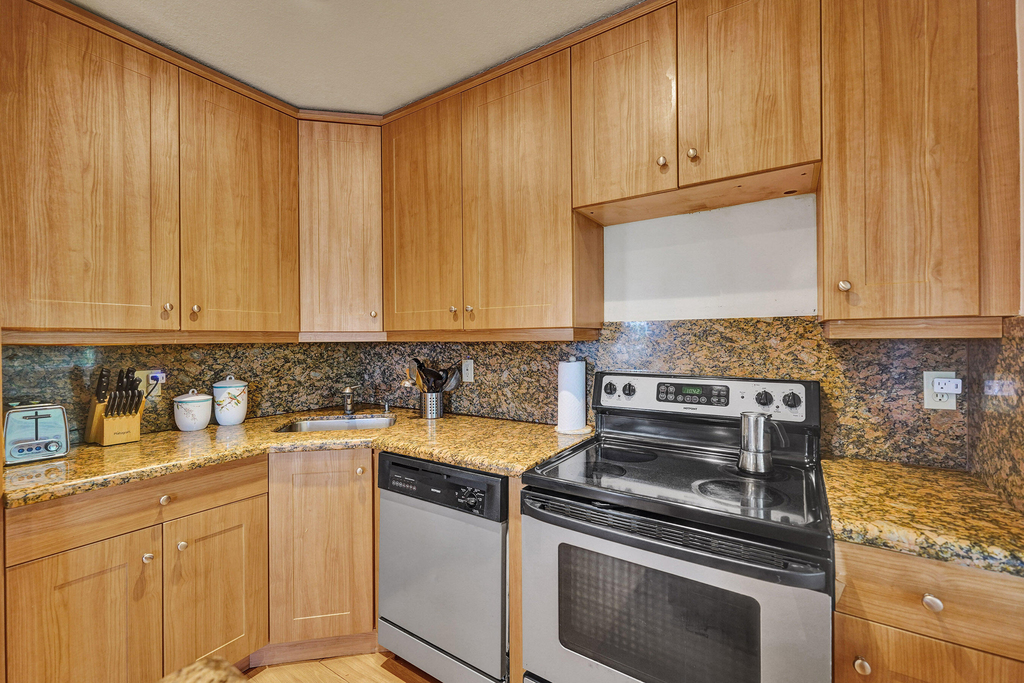 1423 Holly Heights Drive - Photo 10