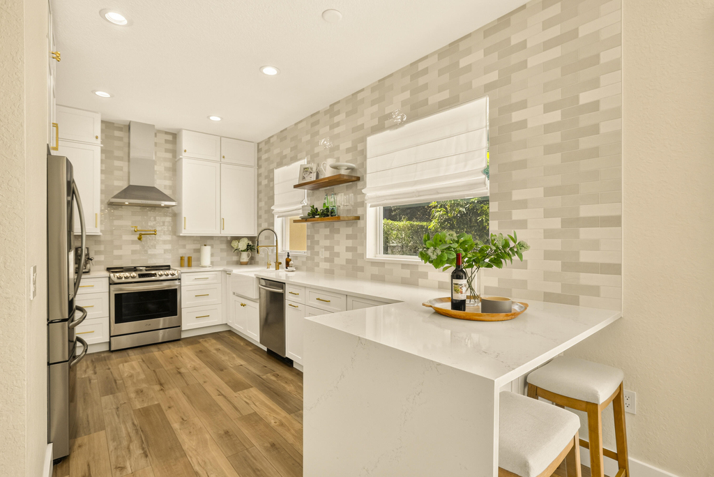 7630 Topiary Avenue - Photo 14