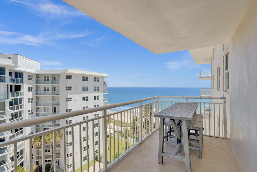 1051 Hillsboro Mile - Photo 3