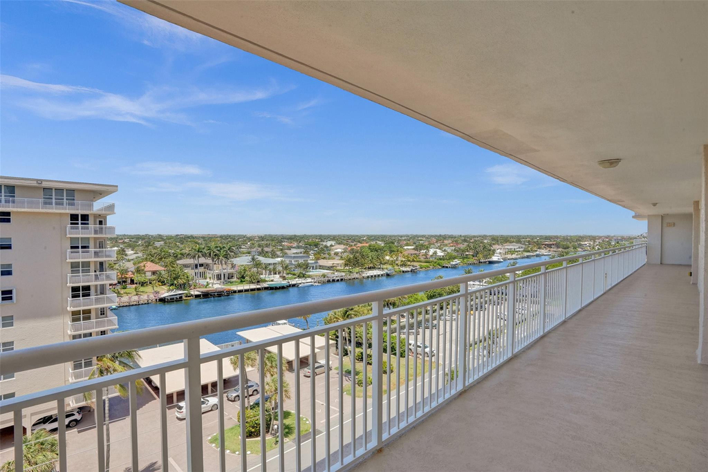 1051 Hillsboro Mile - Photo 23