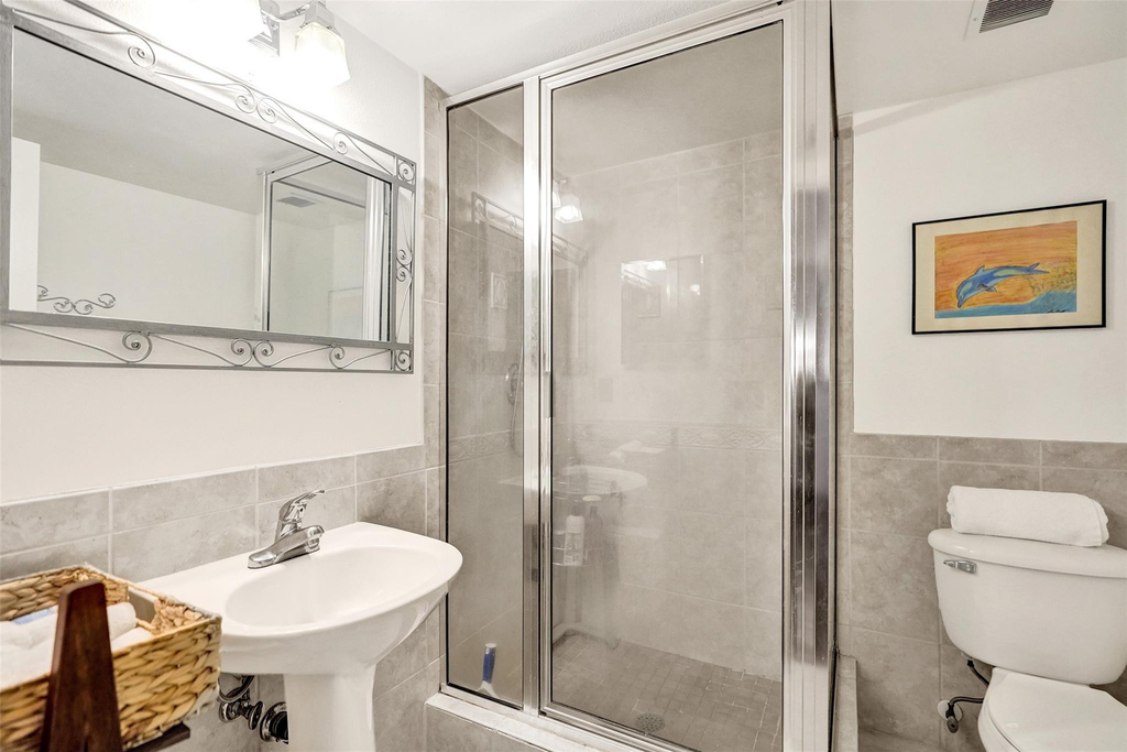 1051 Hillsboro Mile - Photo 21