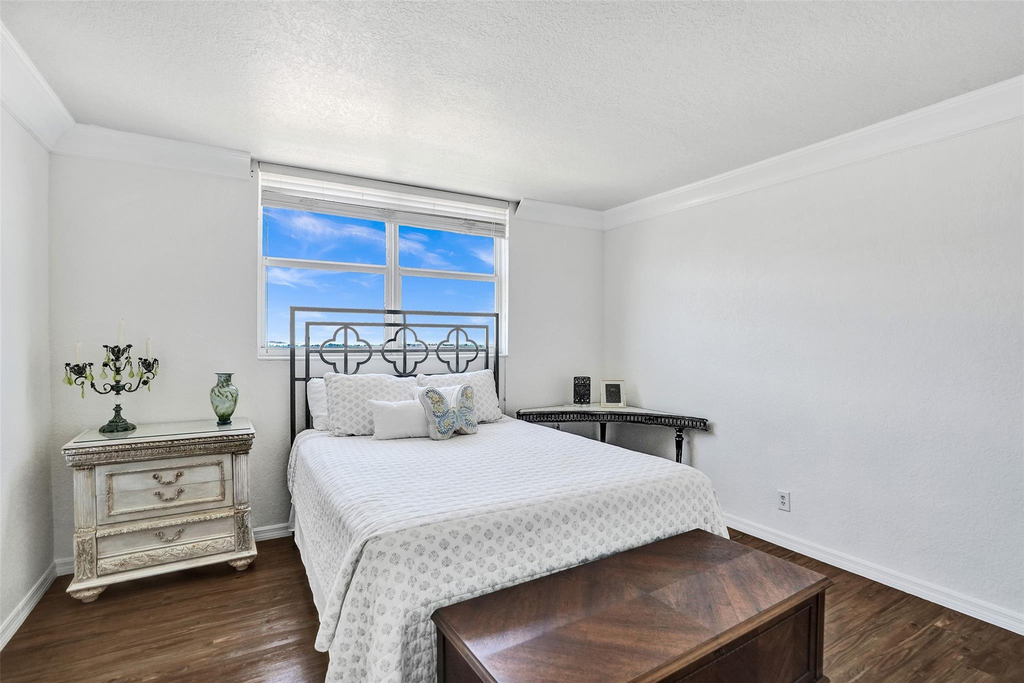 1051 Hillsboro Mile - Photo 14