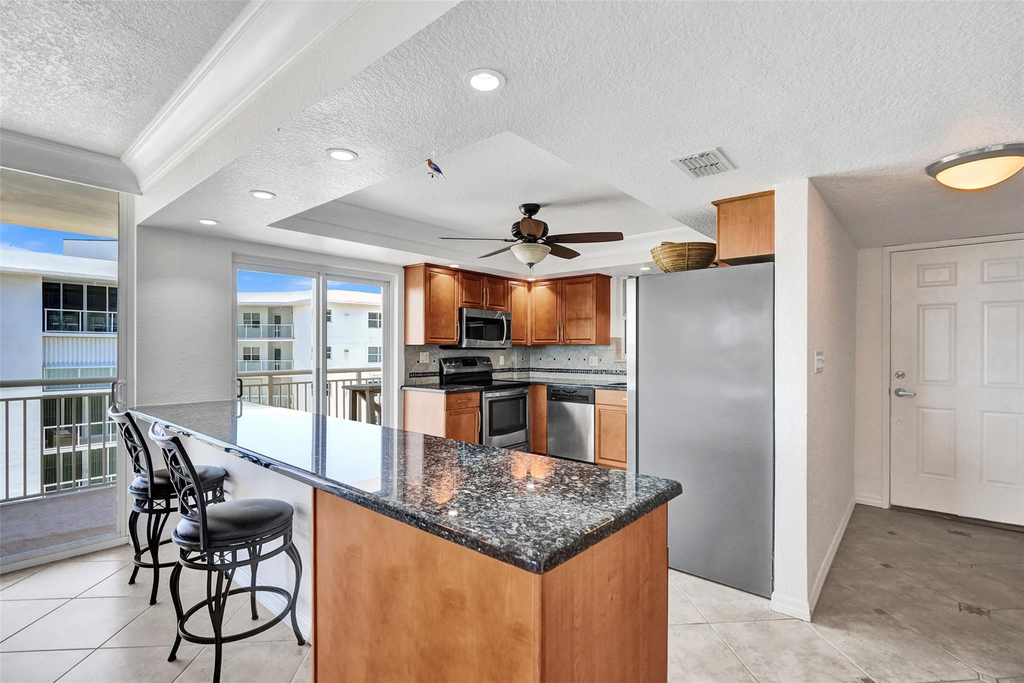 1051 Hillsboro Mile - Photo 13
