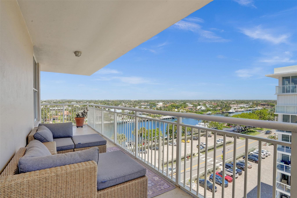 1051 Hillsboro Mile - Photo 7