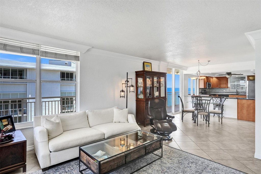 1051 Hillsboro Mile - Photo 9
