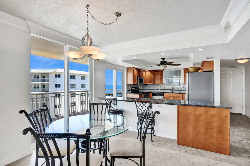 1051 Hillsboro Mile - Photo 11
