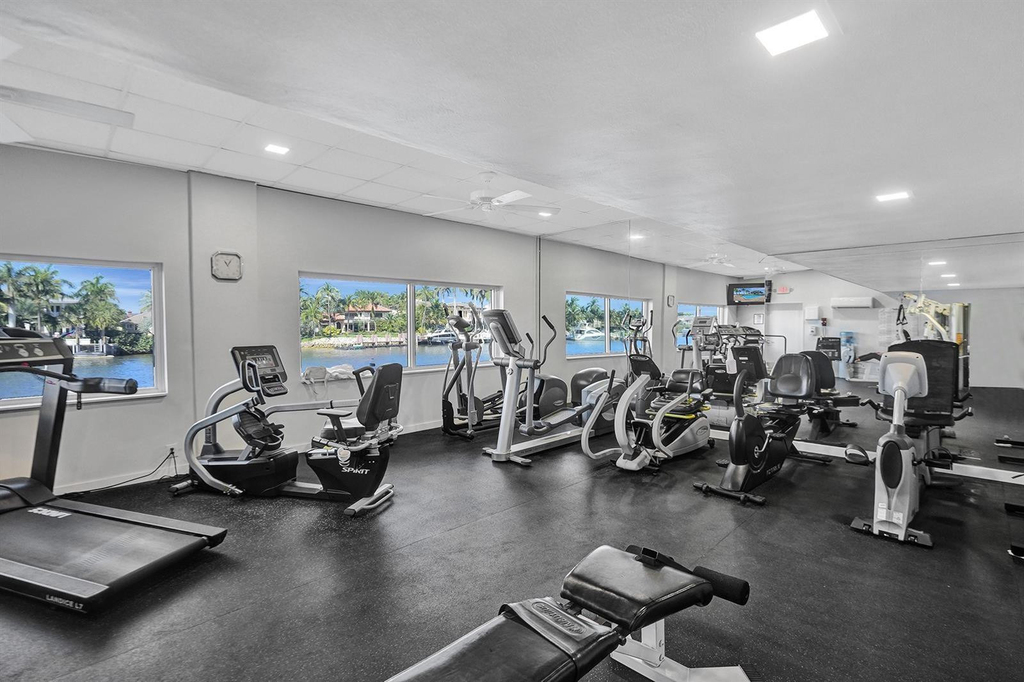1051 Hillsboro Mile - Photo 29