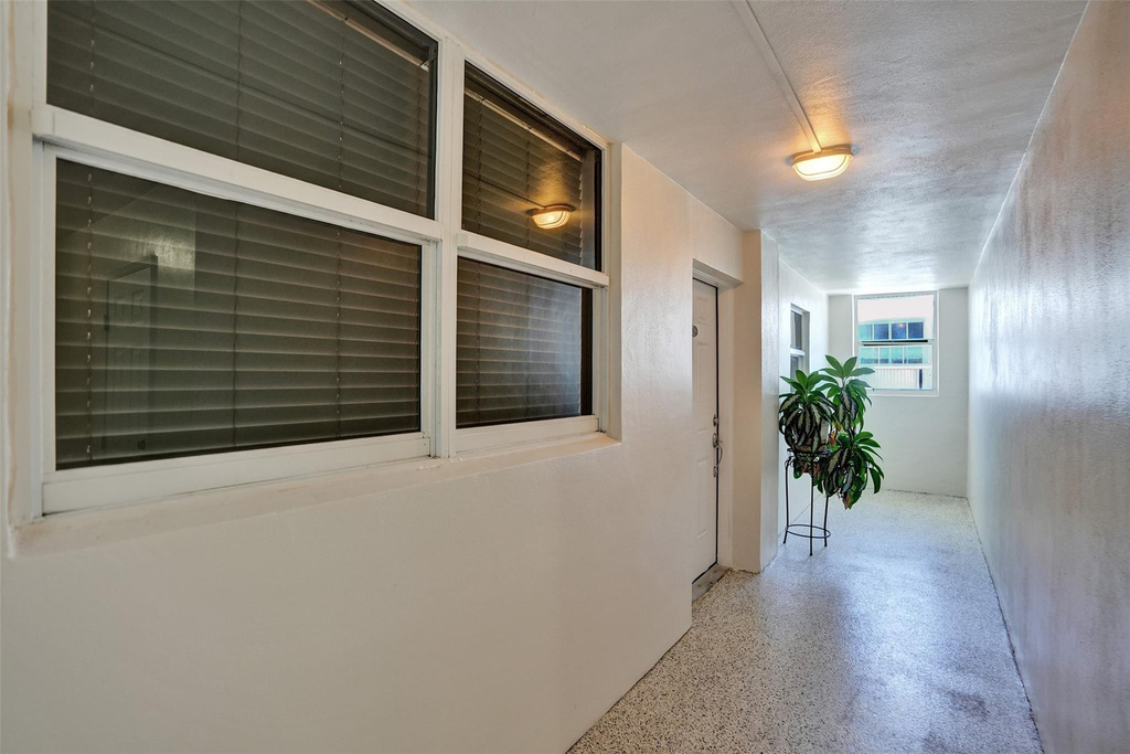 1051 Hillsboro Mile - Photo 22