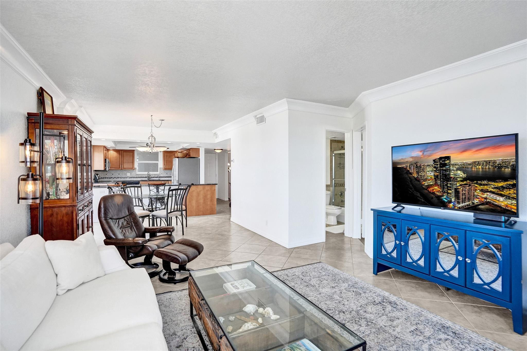 1051 Hillsboro Mile - Photo 10