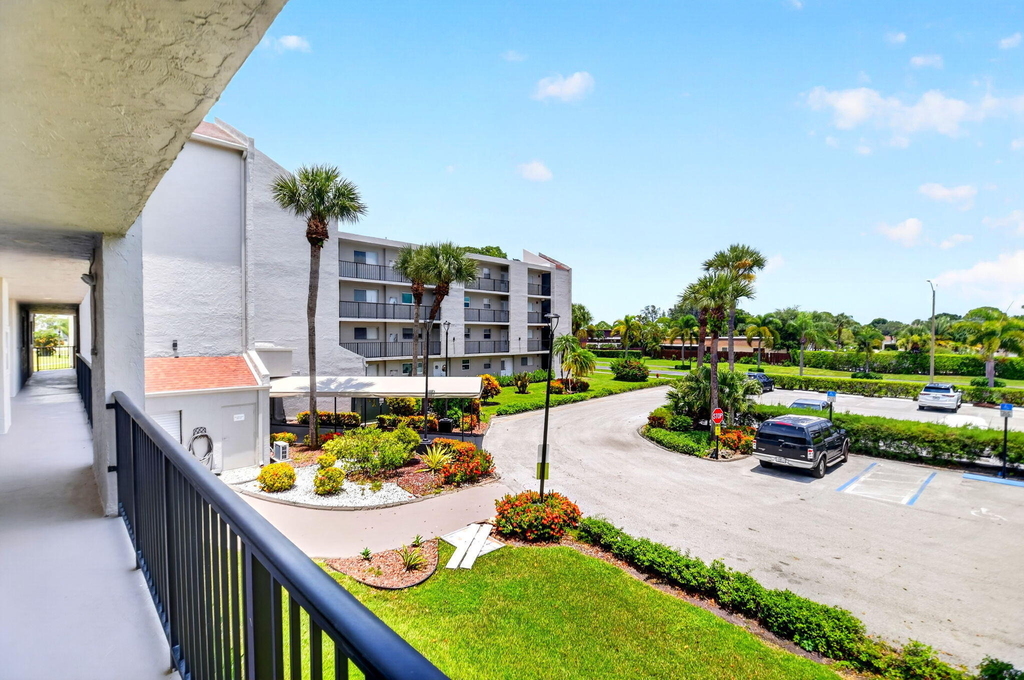 3425 Via Poinciana - Photo 33