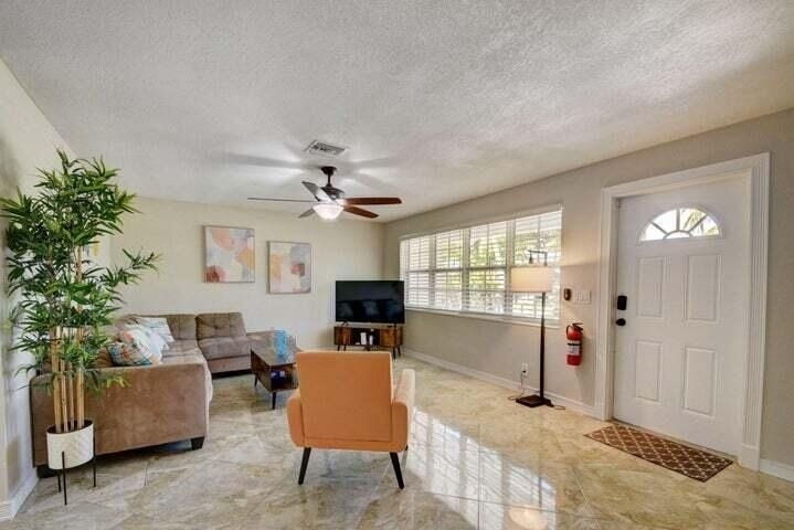168 Se 31st Avenue - Photo 2
