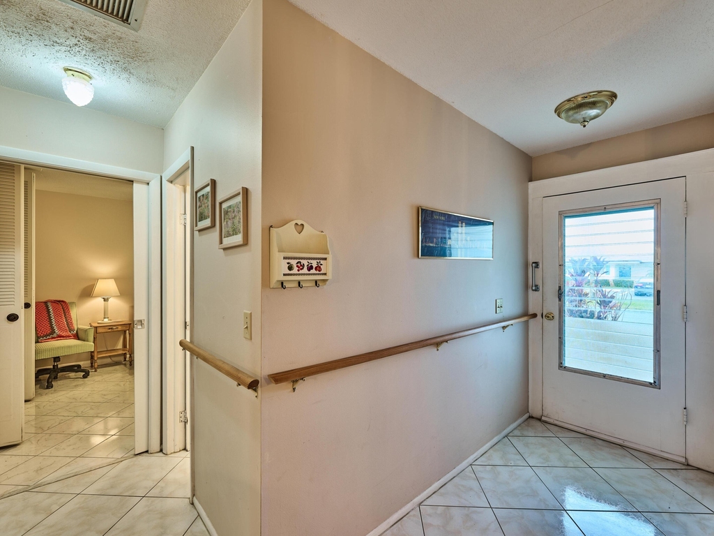 2804 Crosley Drive E - Photo 3