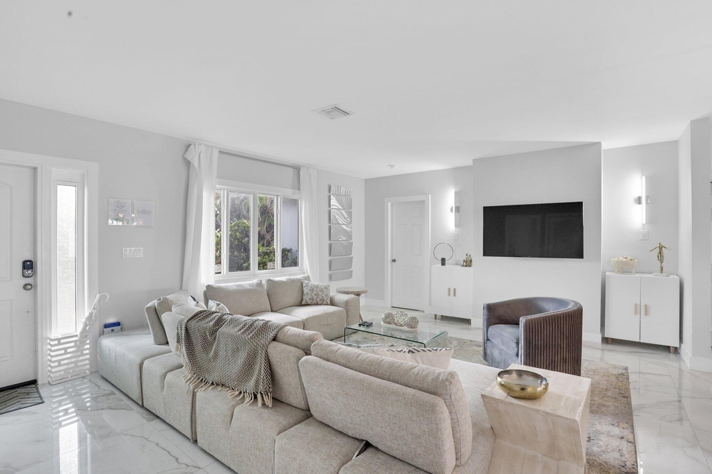 3025 Center Avenue - Photo 8