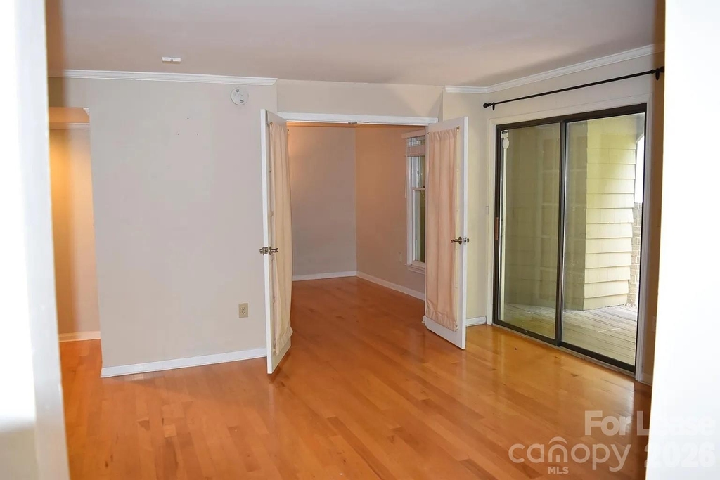 413 W 8th Street - Photo 4