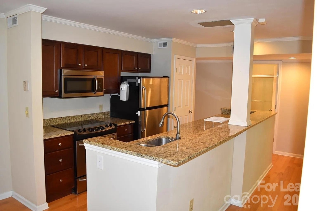 413 W 8th Street - Photo 1