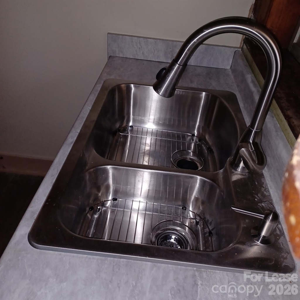 2504 Park Lane - Photo 2