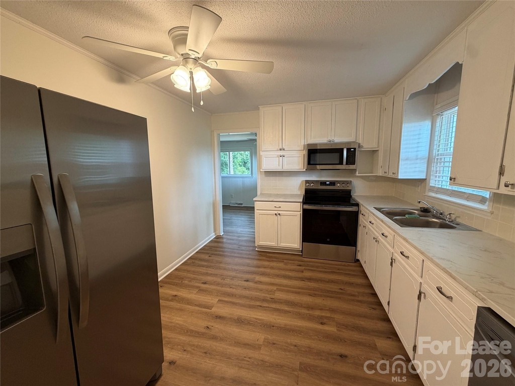 147 Crooked Lane - Photo 6