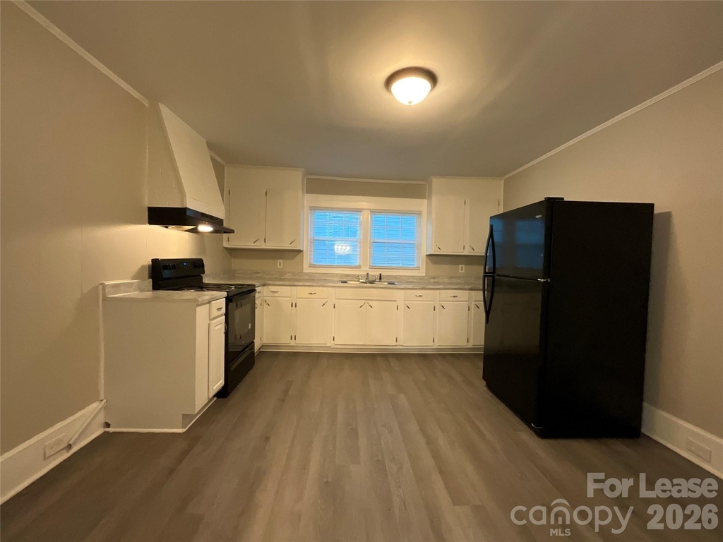 1034 Ridge Avenue - Photo 5