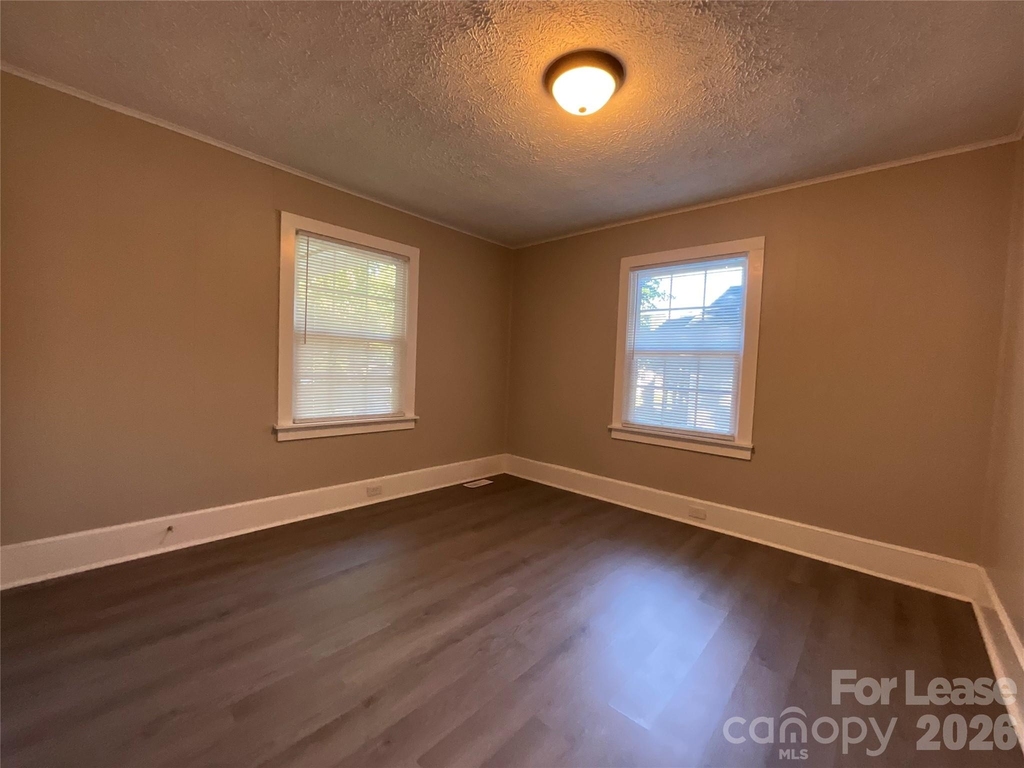 1034 Ridge Avenue - Photo 10