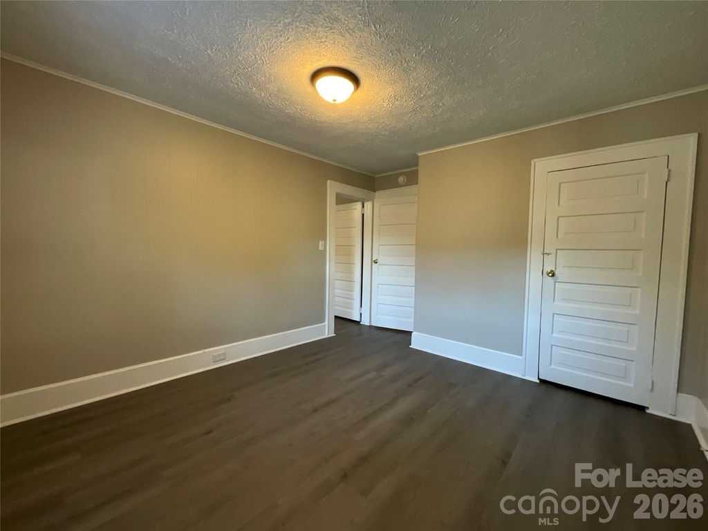 1034 Ridge Avenue - Photo 11