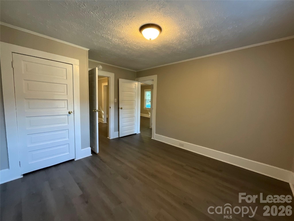 1034 Ridge Avenue - Photo 9