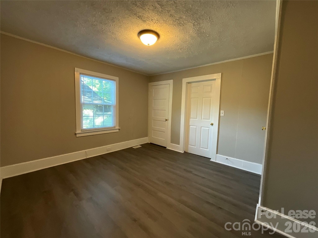 1034 Ridge Avenue - Photo 8