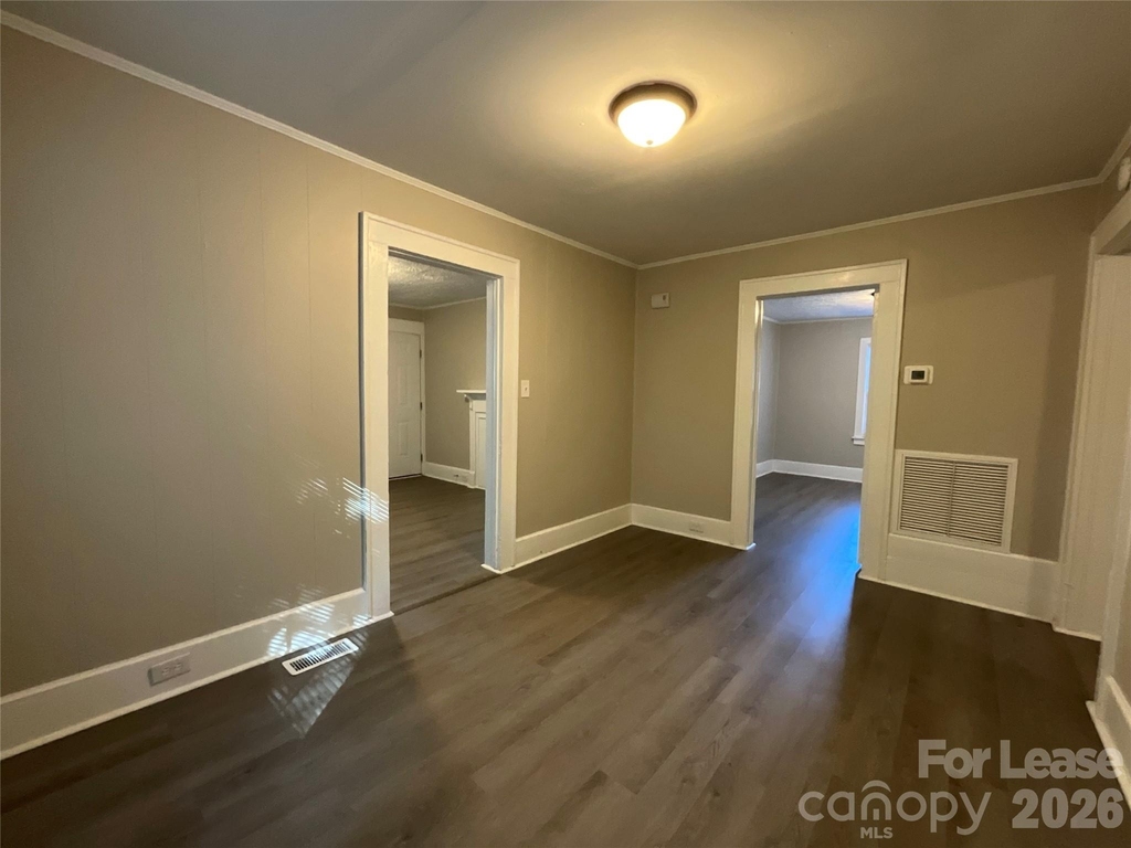 1034 Ridge Avenue - Photo 4