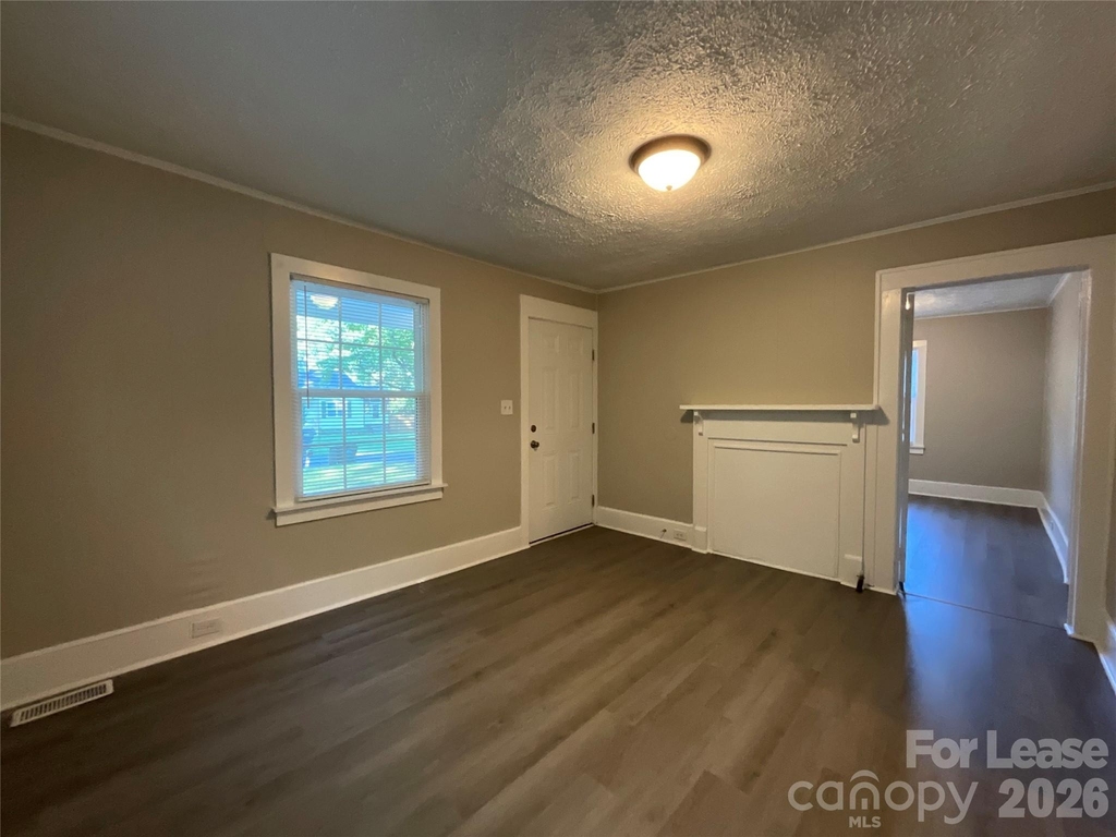 1034 Ridge Avenue - Photo 2