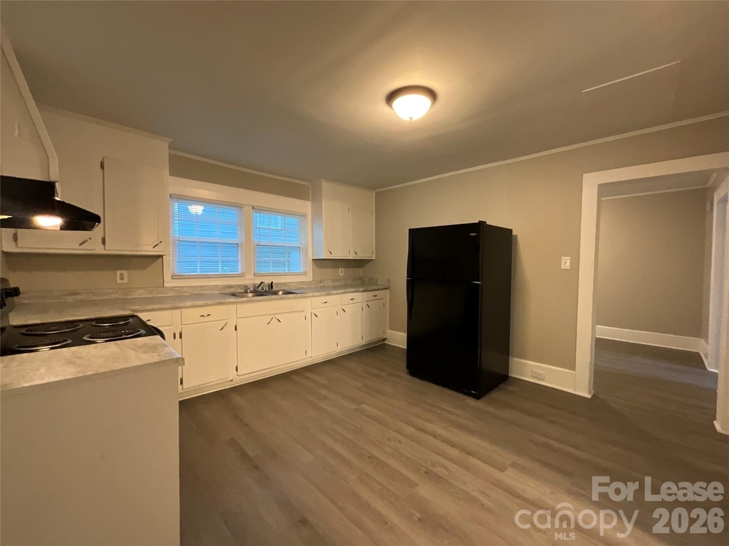 1034 Ridge Avenue - Photo 6