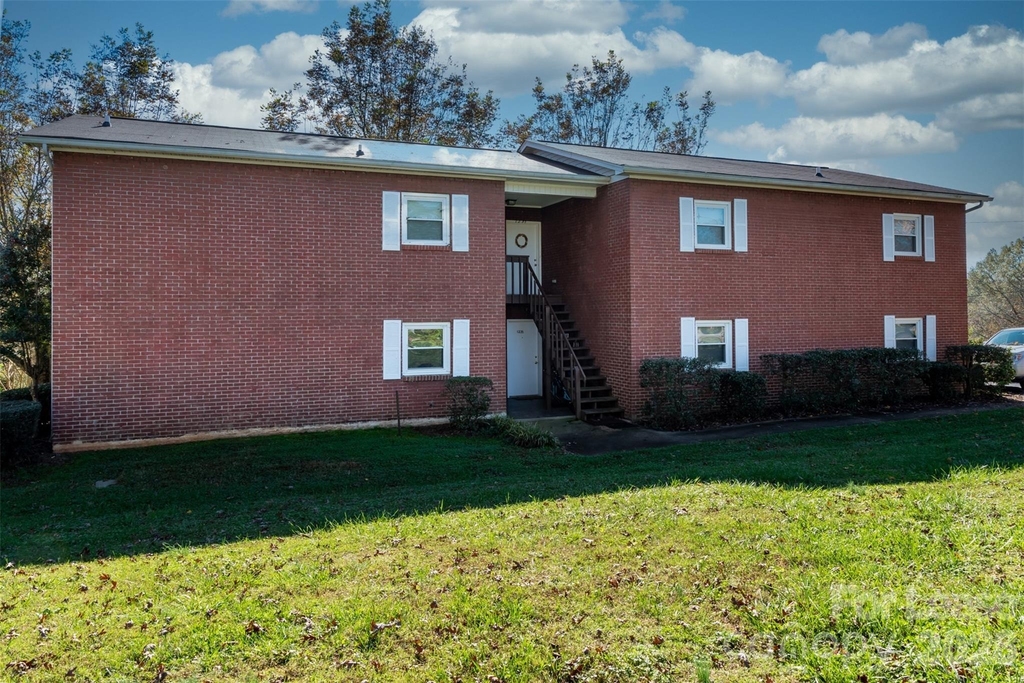 1235 15th Avenue Nw - Photo 1