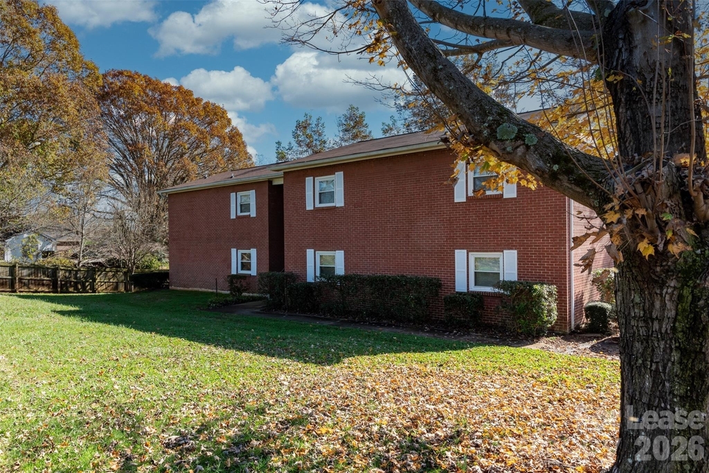 1235 15th Avenue Nw - Photo 2