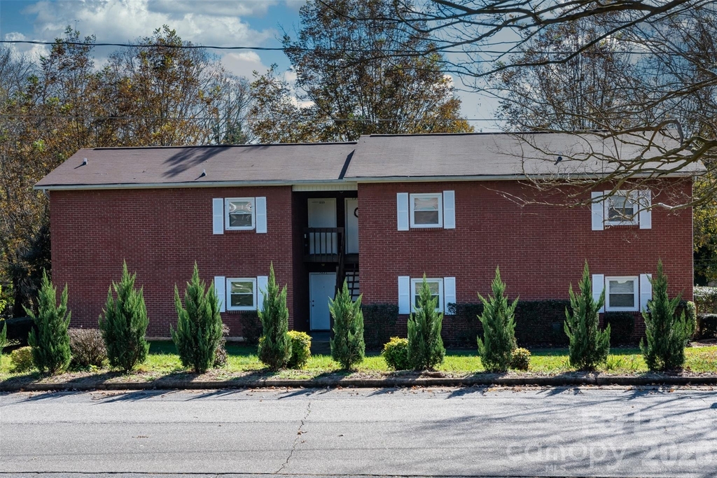 1235 15th Avenue Nw - Photo 0