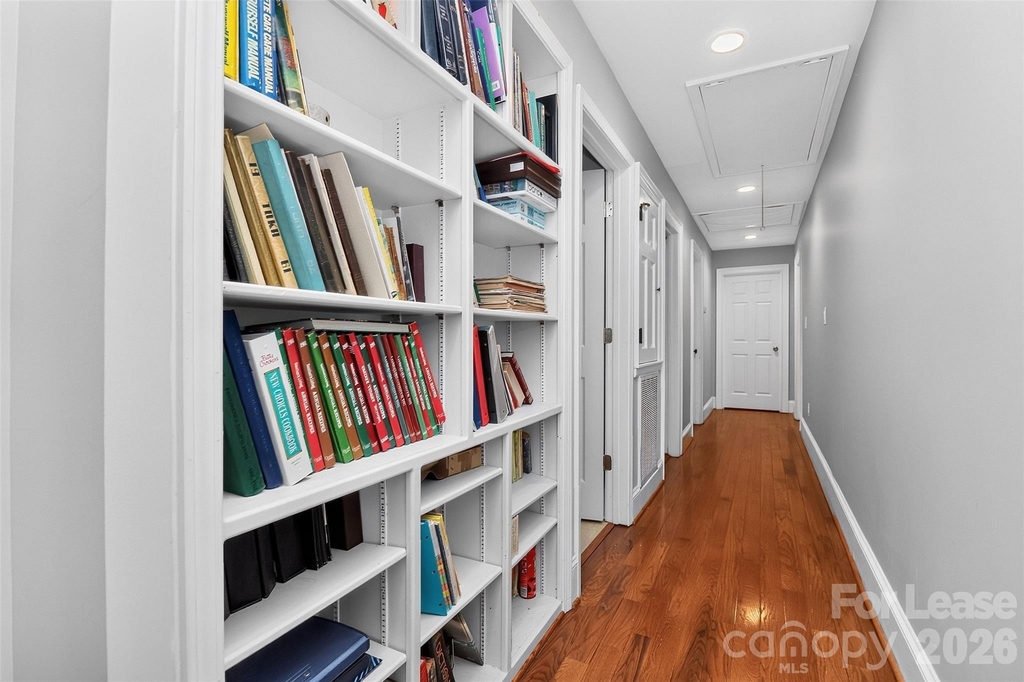 9704 Saddle Avenue - Photo 12