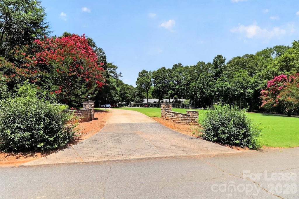 9704 Saddle Avenue - Photo 35