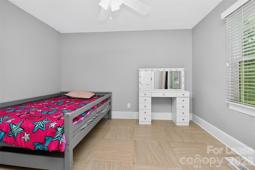 9704 Saddle Avenue - Photo 26