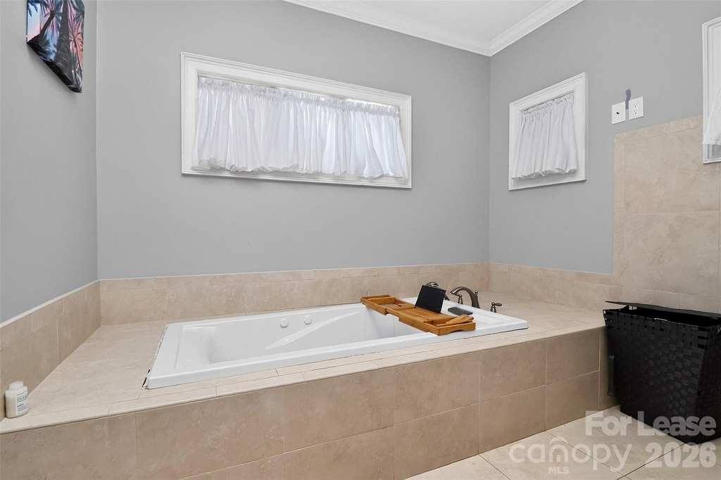 9704 Saddle Avenue - Photo 9