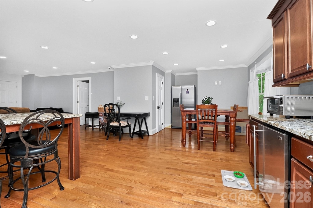 9704 Saddle Avenue - Photo 21