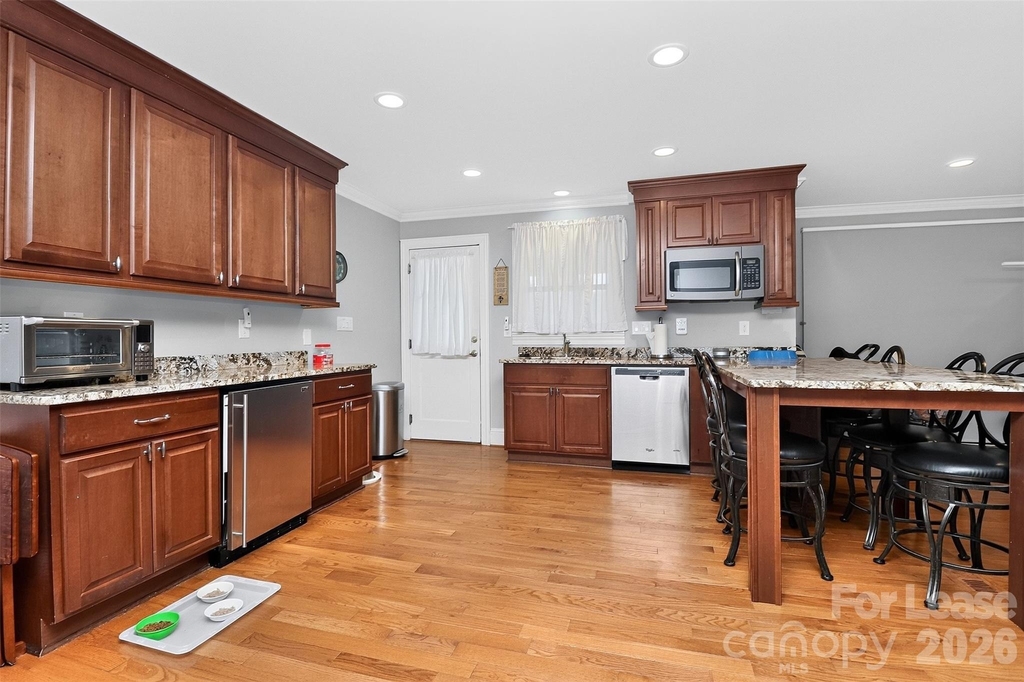 9704 Saddle Avenue - Photo 22