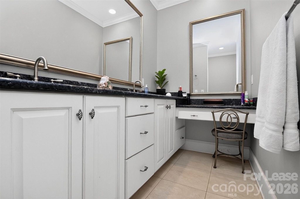 9704 Saddle Avenue - Photo 10