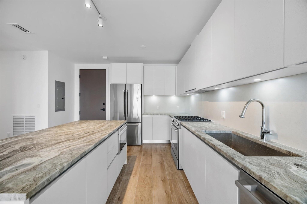 3034 Oak Avenue - Photo 8