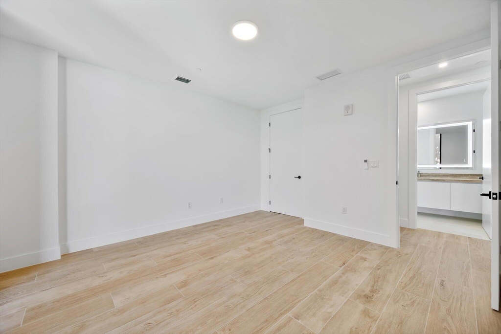 3034 Oak Avenue - Photo 28