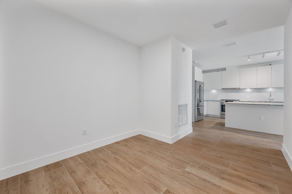 3034 Oak Avenue - Photo 11