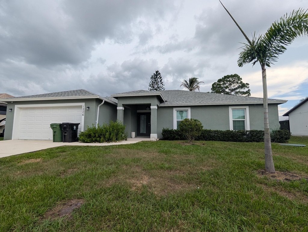1206 Sw Asturia Avenue - Photo 0