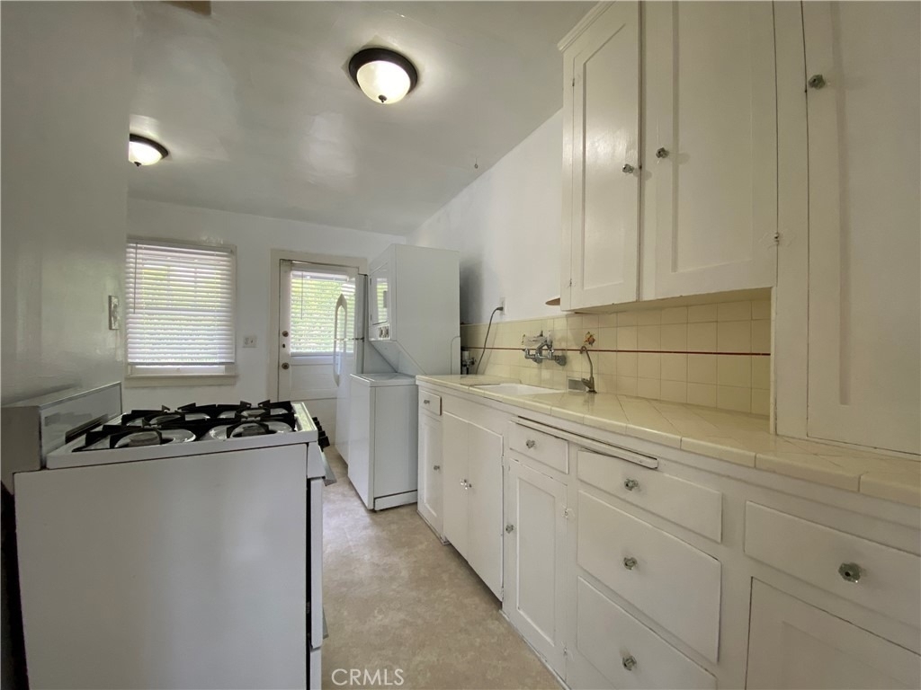 1714 Gillette Crescent - Photo 0