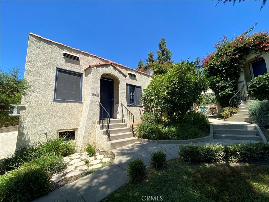 1714 Gillette Crescent - Photo 2